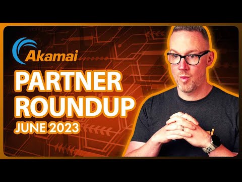 Akamai Partner Roundup June 2023 の文字の横で興奮した様子のジェームズ・スティールの画像。